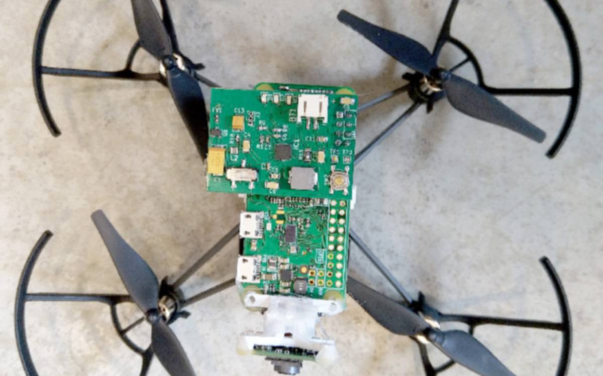 רחפן עם PCB ייעודי